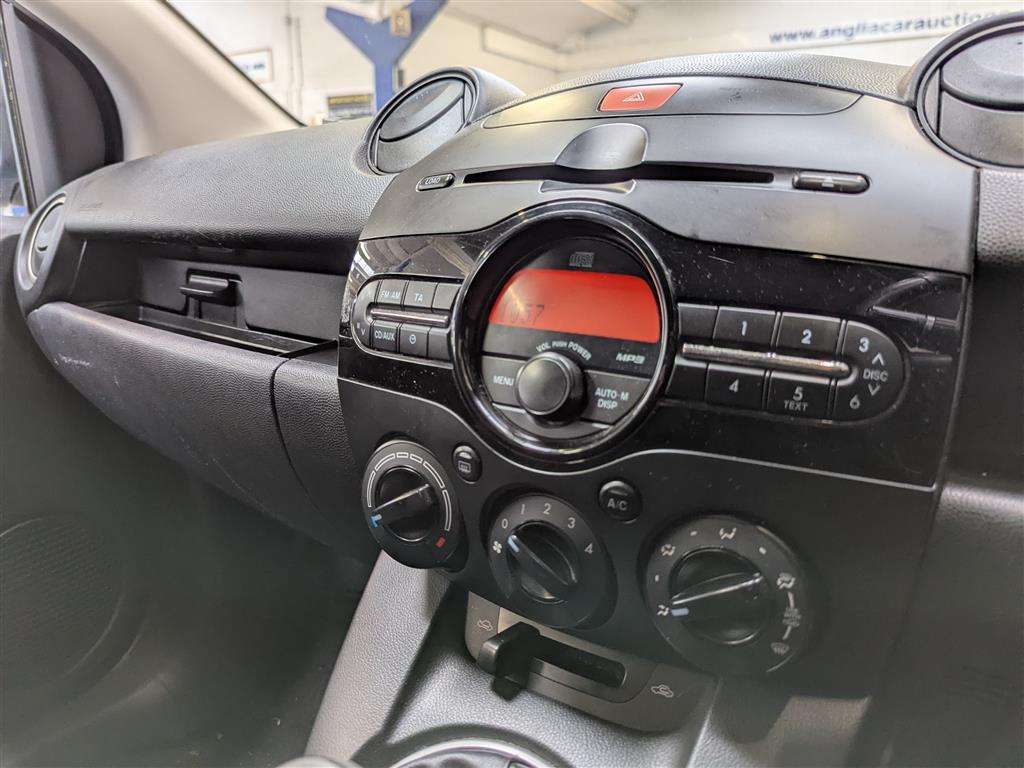 <p>2012 MAZDA 2 TAMURA</p>