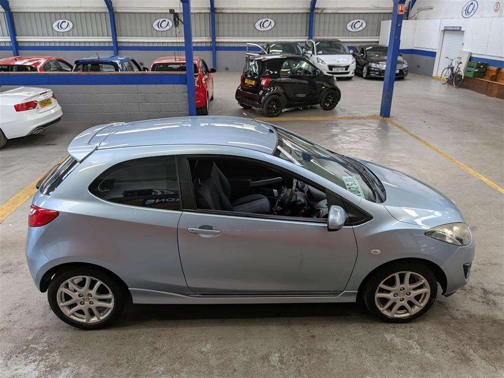 <p>2012 MAZDA 2 TAMURA</p>