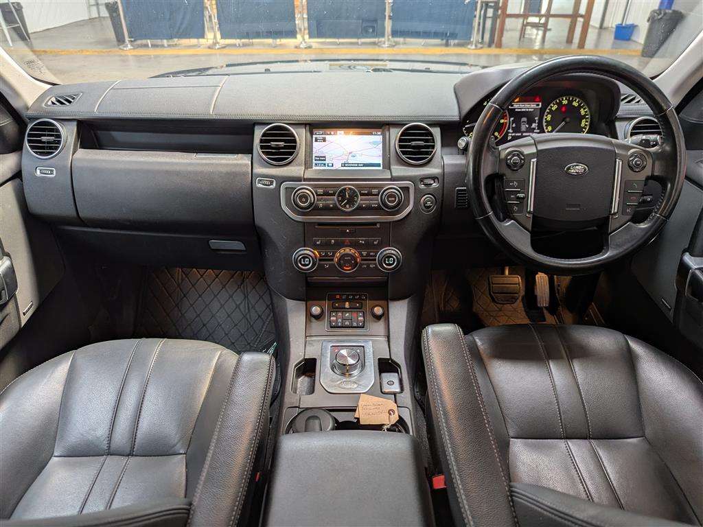 <p>2016 LAND ROVER DISCOVERY GRAPHITE SDV6 A</p>
