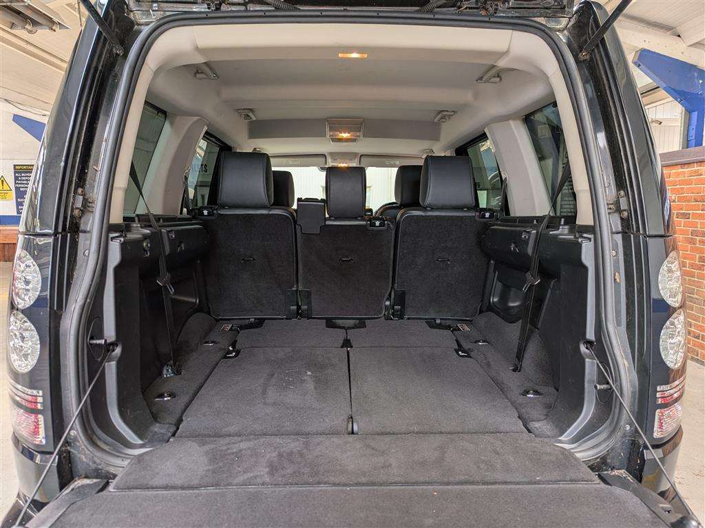 <p>2016 LAND ROVER DISCOVERY GRAPHITE SDV6 A</p>