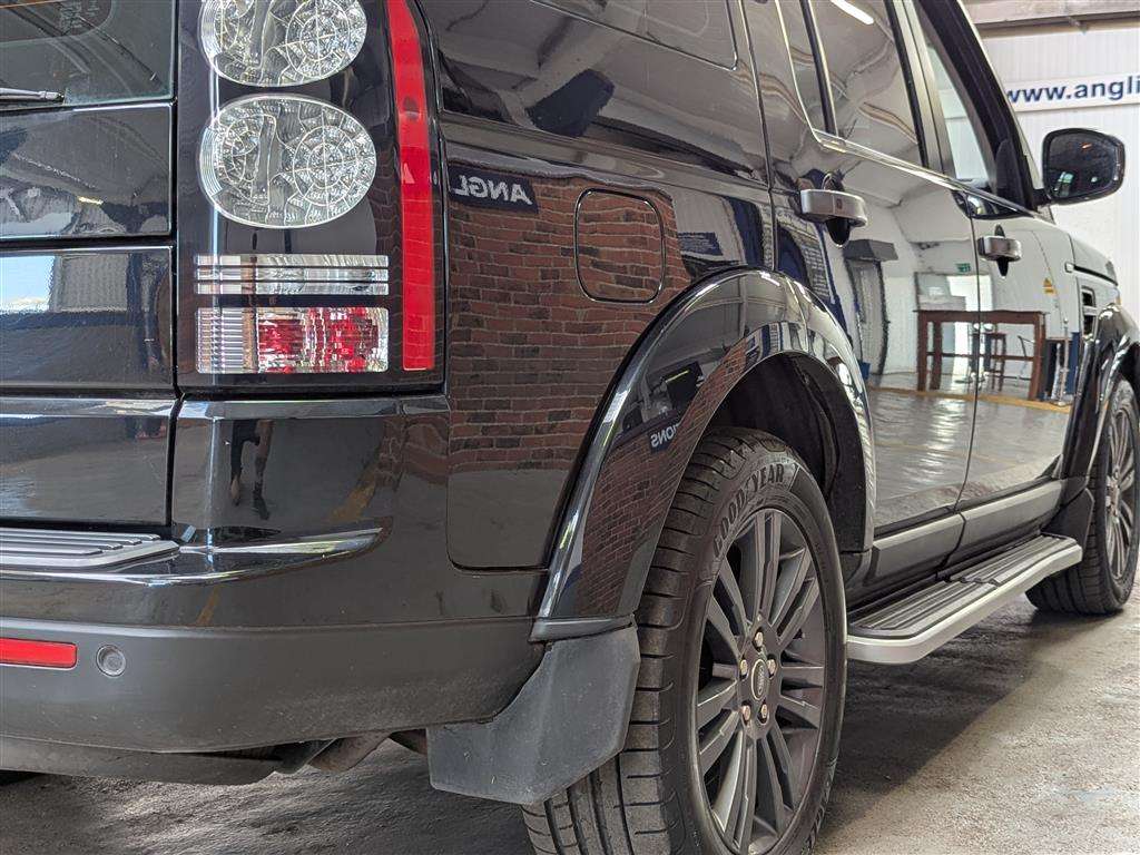 <p>2016 LAND ROVER DISCOVERY GRAPHITE SDV6 A</p>
