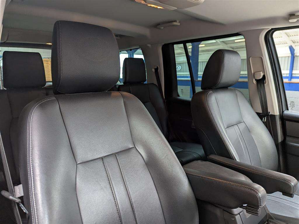 <p>2016 LAND ROVER DISCOVERY GRAPHITE SDV6 A</p>