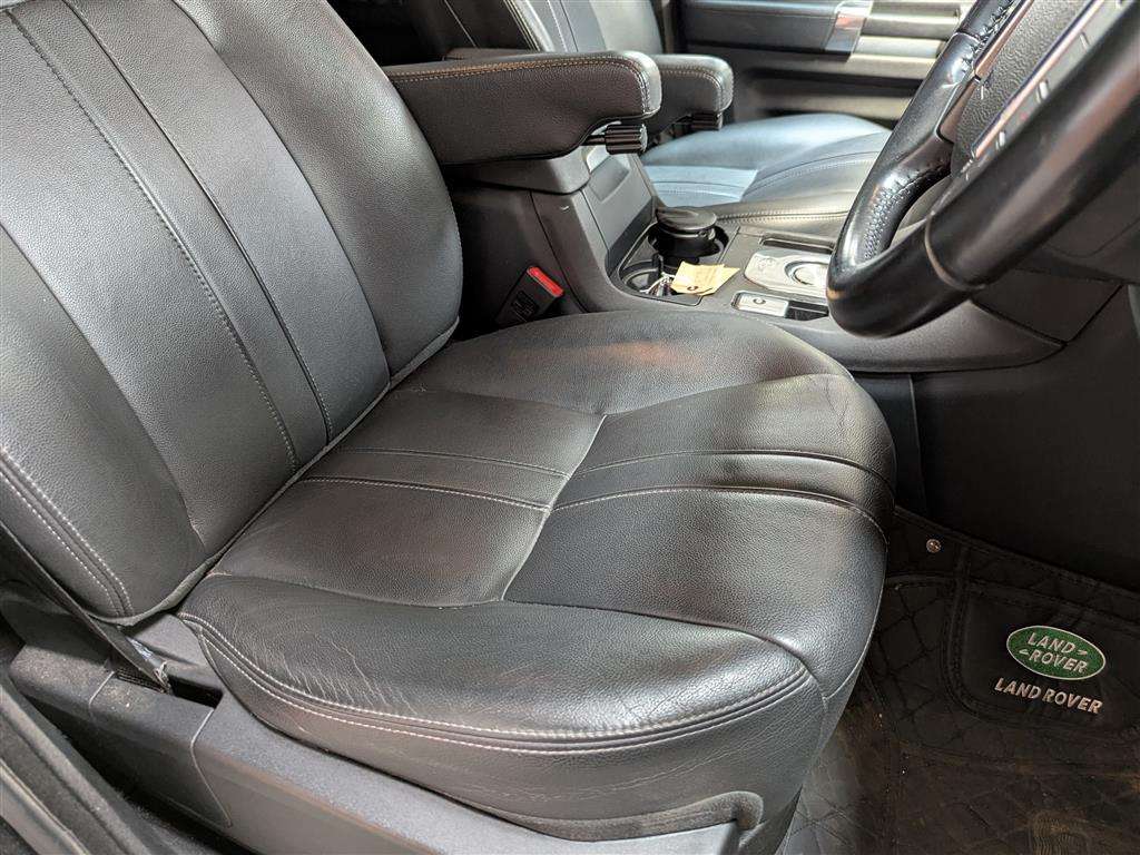 <p>2016 LAND ROVER DISCOVERY GRAPHITE SDV6 A</p>