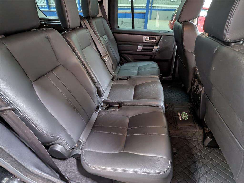 <p>2016 LAND ROVER DISCOVERY GRAPHITE SDV6 A</p>
