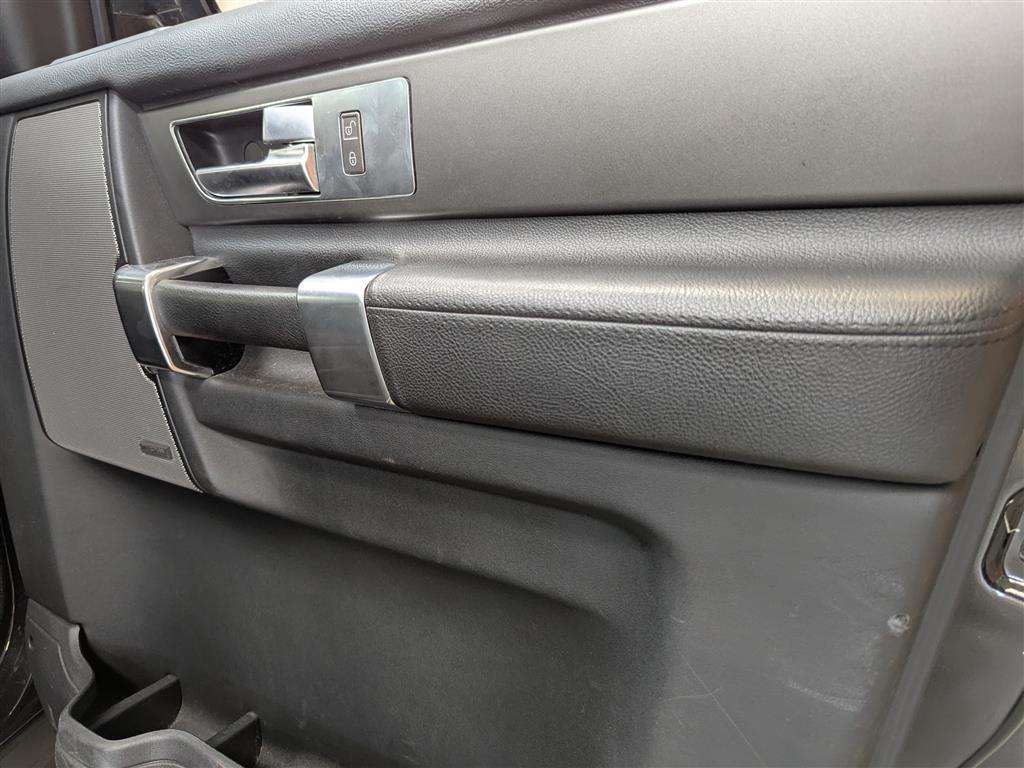 <p>2016 LAND ROVER DISCOVERY GRAPHITE SDV6 A</p>