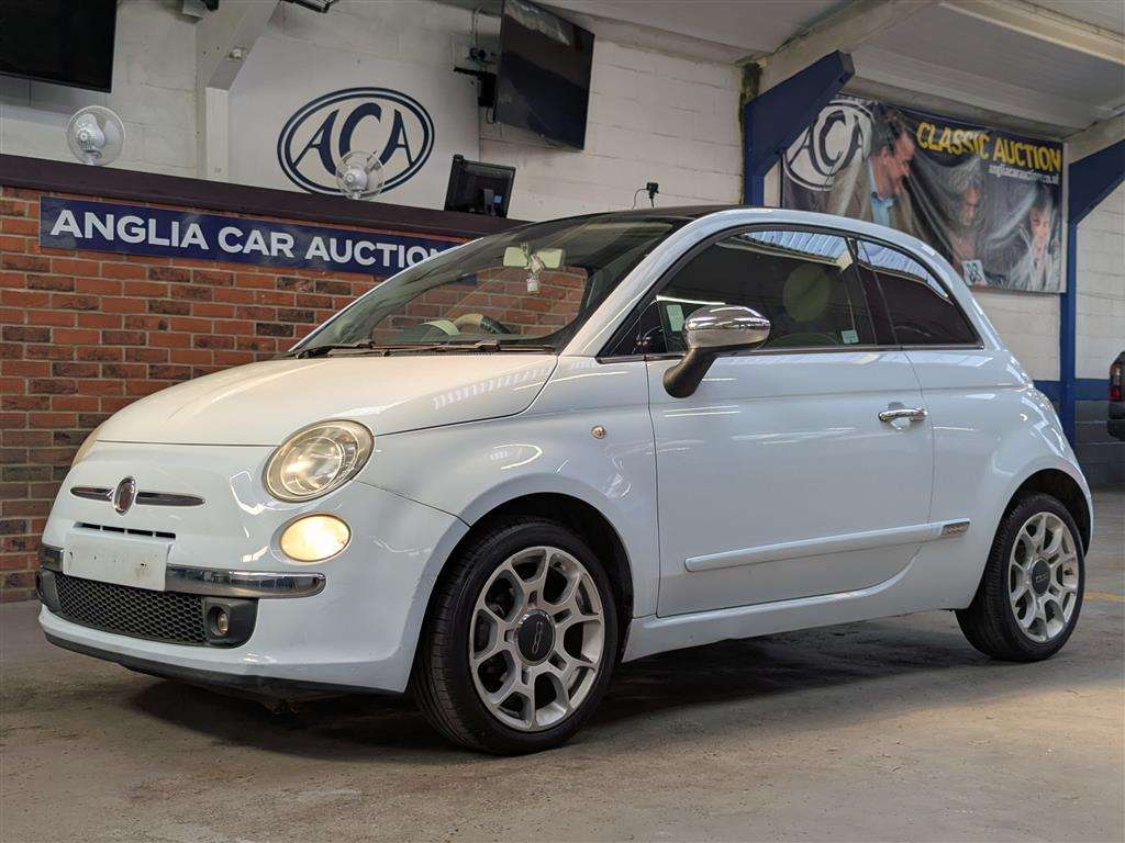 <p>2008 FIAT 500 LOUNGE M-JET RHD</p>