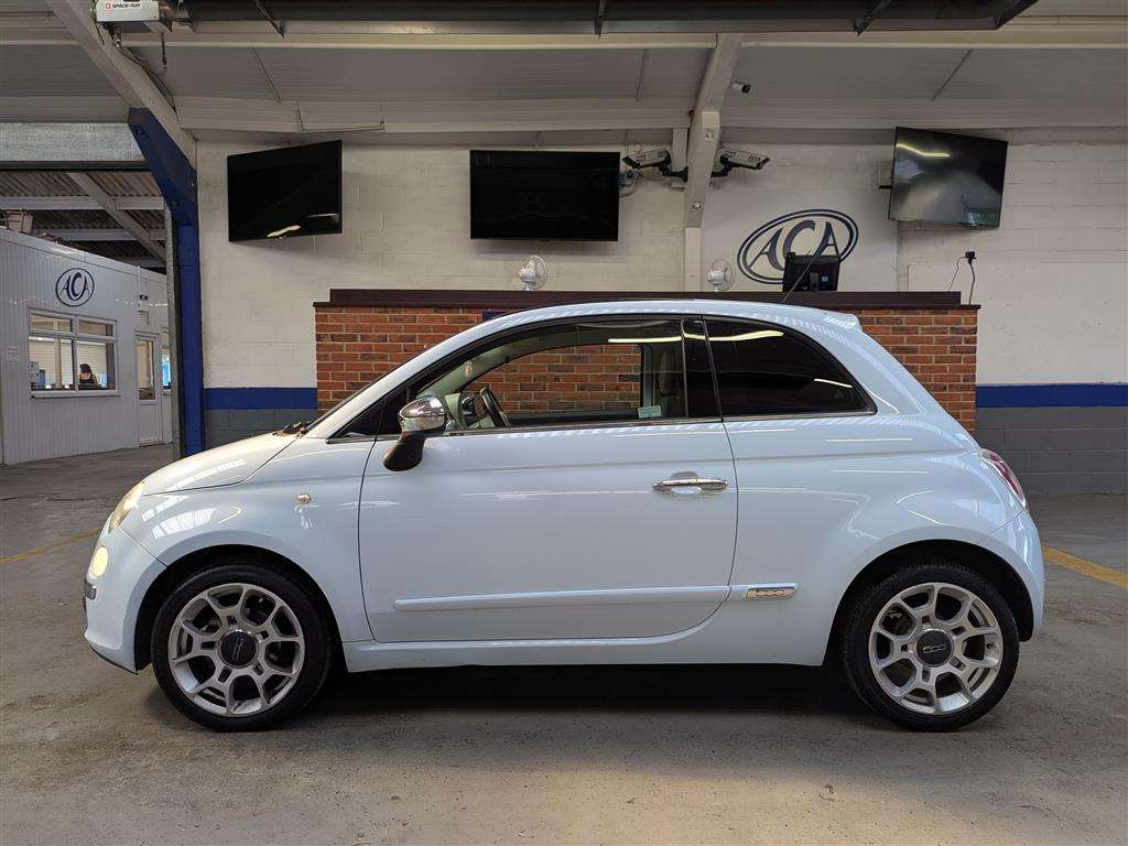 <p>2008 FIAT 500 LOUNGE M-JET RHD</p>