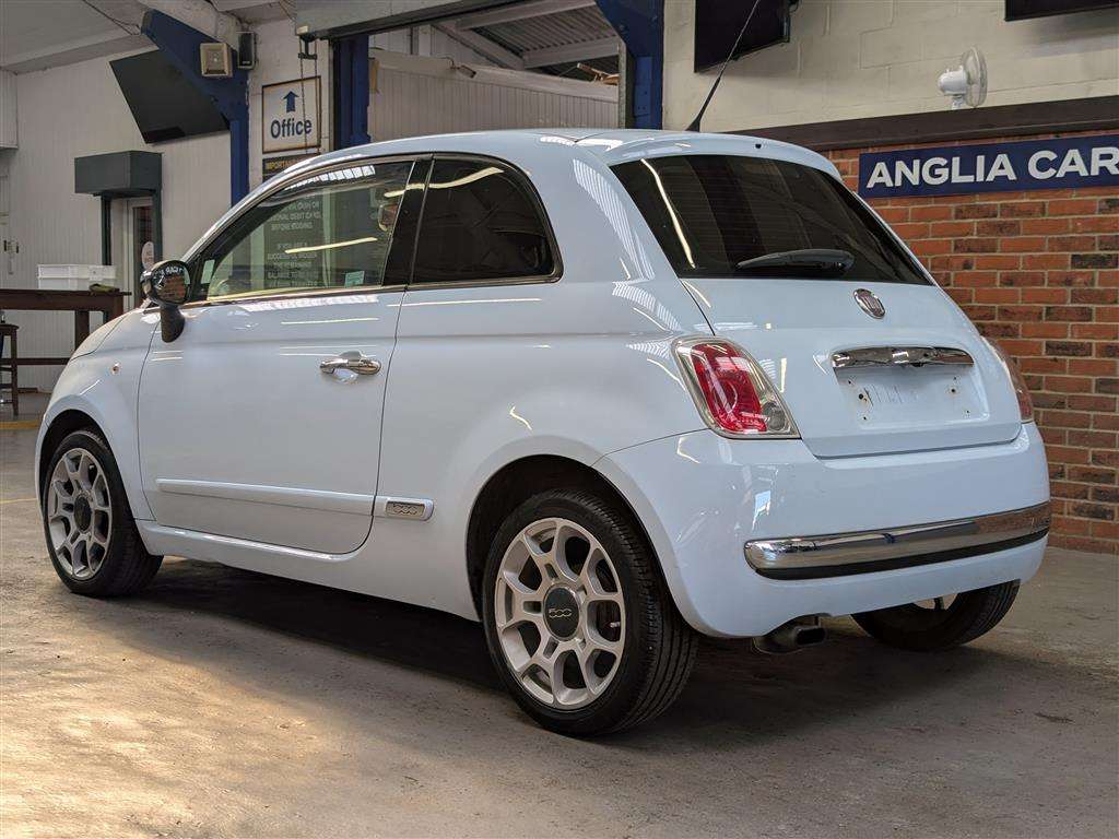 <p>2008 FIAT 500 LOUNGE M-JET RHD</p>