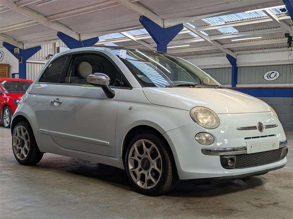 <p>2008 FIAT 500 LOUNGE M-JET RHD</p>
