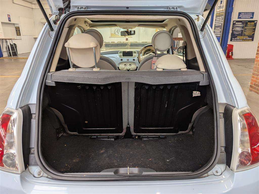 <p>2008 FIAT 500 LOUNGE M-JET RHD</p>