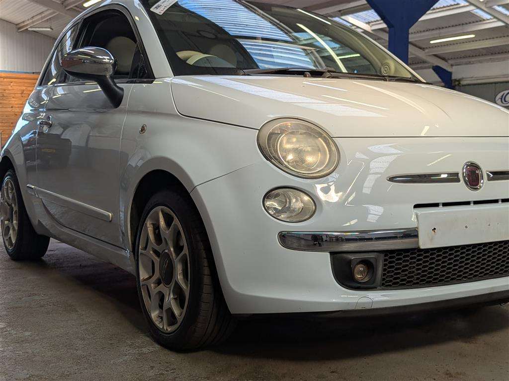 <p>2008 FIAT 500 LOUNGE M-JET RHD</p>