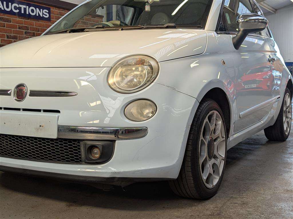 <p>2008 FIAT 500 LOUNGE M-JET RHD</p>