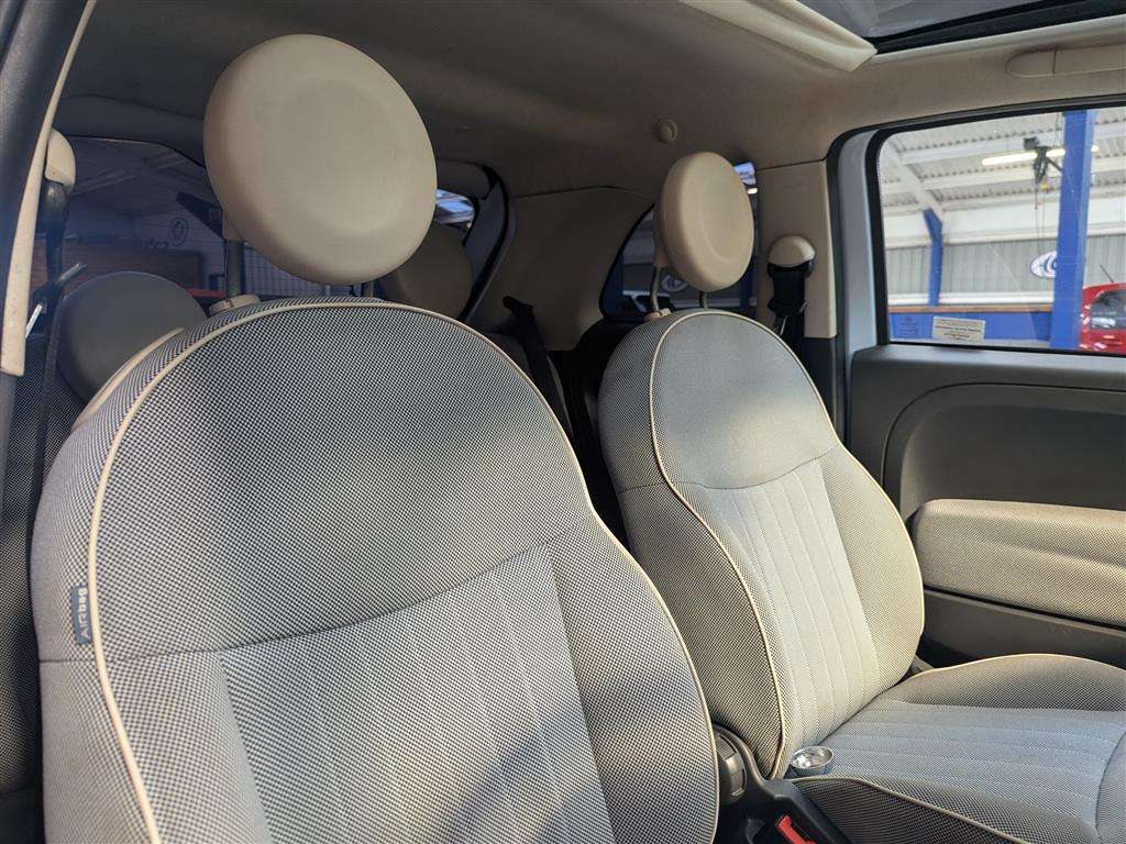 <p>2008 FIAT 500 LOUNGE M-JET RHD</p>