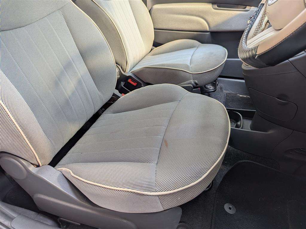 <p>2008 FIAT 500 LOUNGE M-JET RHD</p>