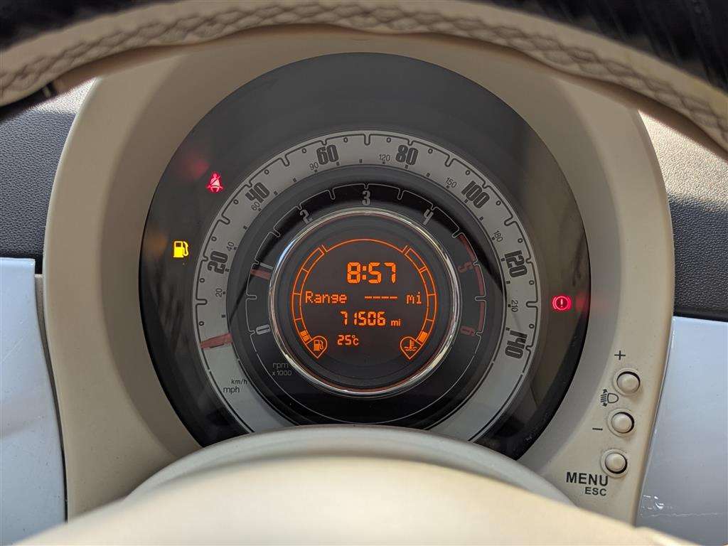 <p>2008 FIAT 500 LOUNGE M-JET RHD</p>