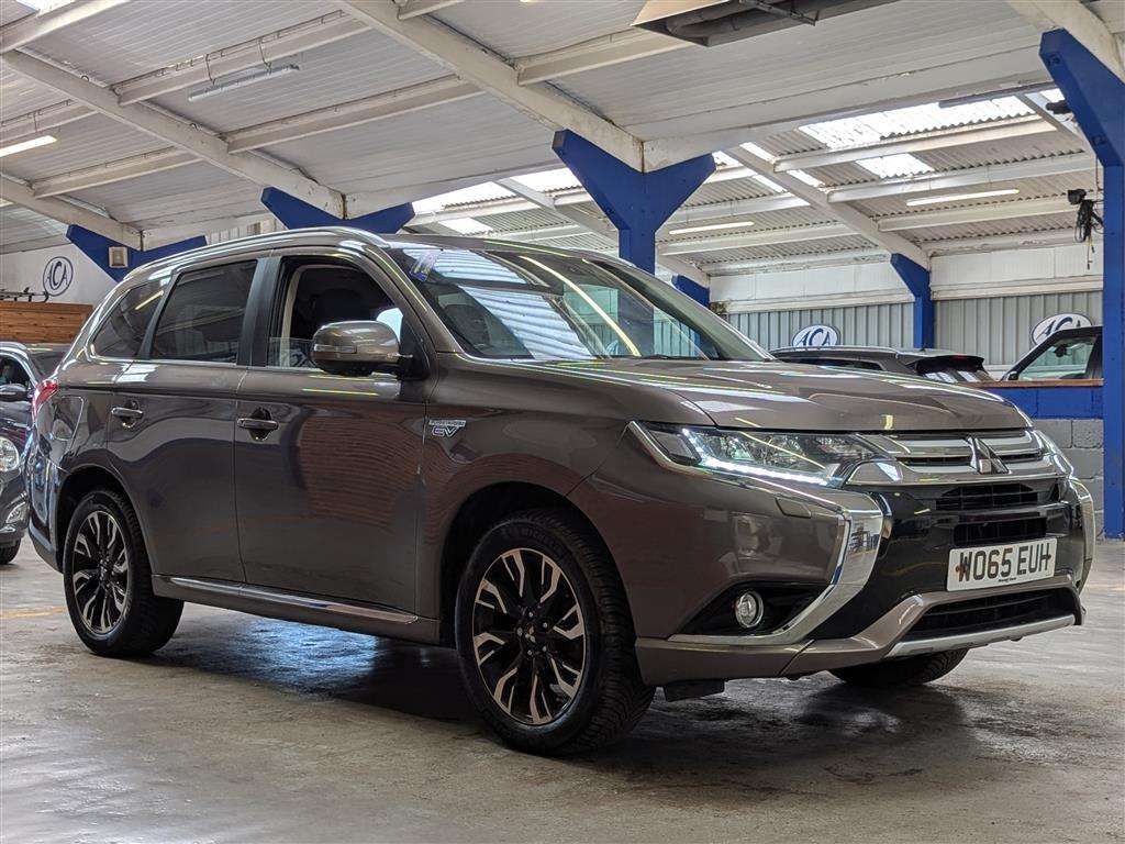 <p>2016 MITSUBISHI OUTLANDER GX 4H PHEV S-A</p>