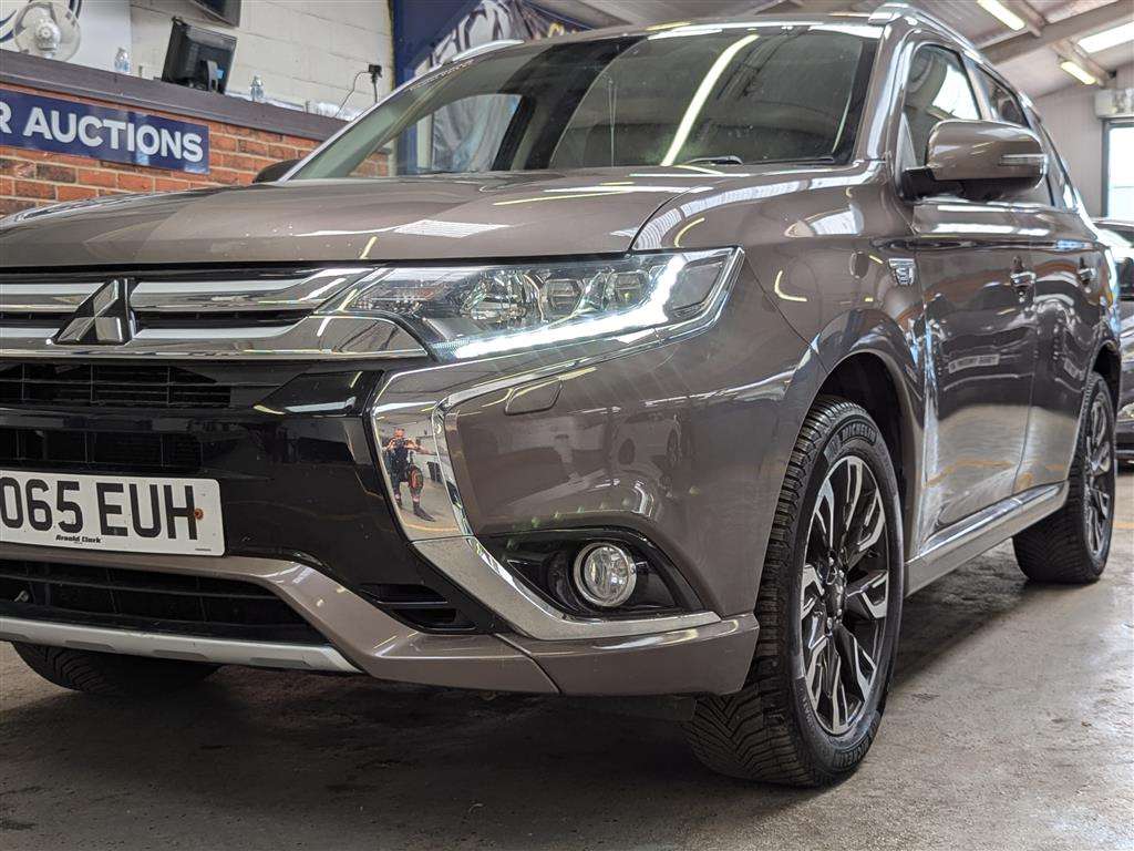 <p>2016 MITSUBISHI OUTLANDER GX 4H PHEV S-A</p>