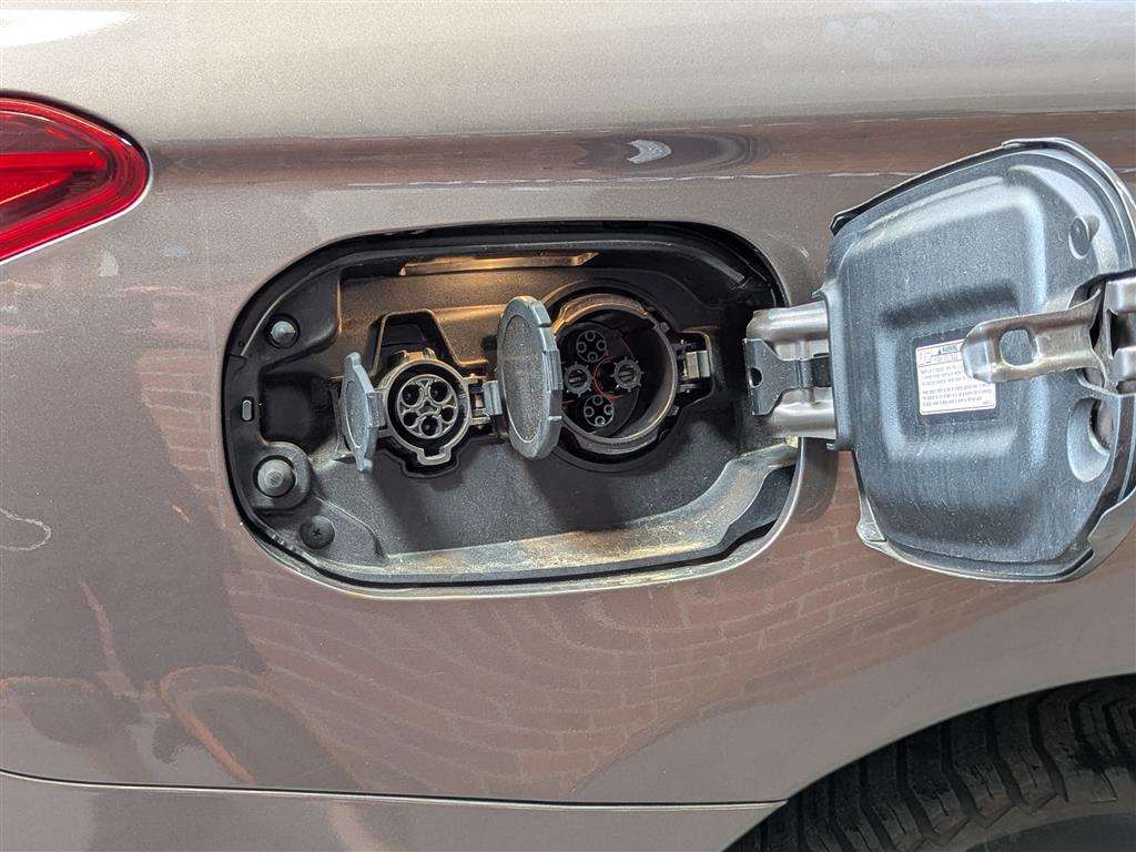 <p>2016 MITSUBISHI OUTLANDER GX 4H PHEV S-A</p>