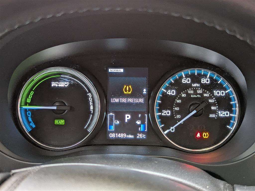 <p>2016 MITSUBISHI OUTLANDER GX 4H PHEV S-A</p>