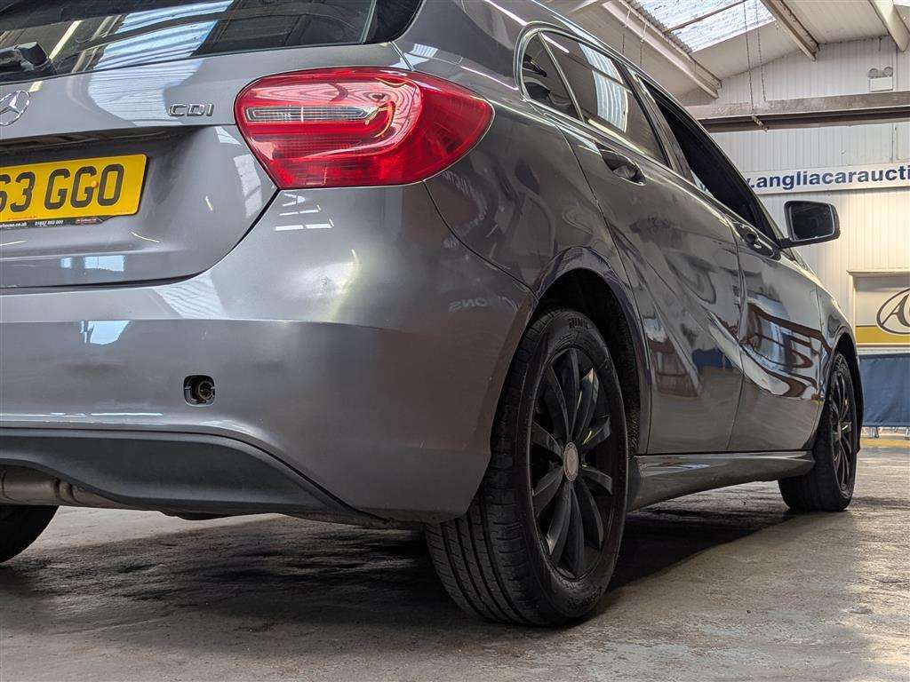 <p>2013 MERCEDES-BENZ A180 BLUEEFFICIENCY SE CD</p>