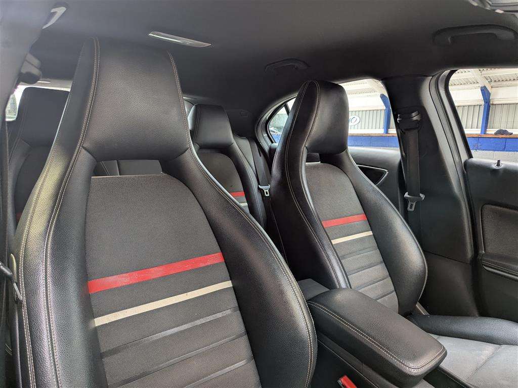 <p>2013 MERCEDES-BENZ A180 BLUEEFFICIENCY SE CD</p>