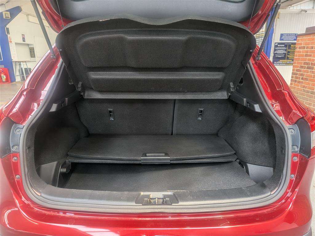<p>2016 NISSAN QASHQAI TEKNA DCI</p>