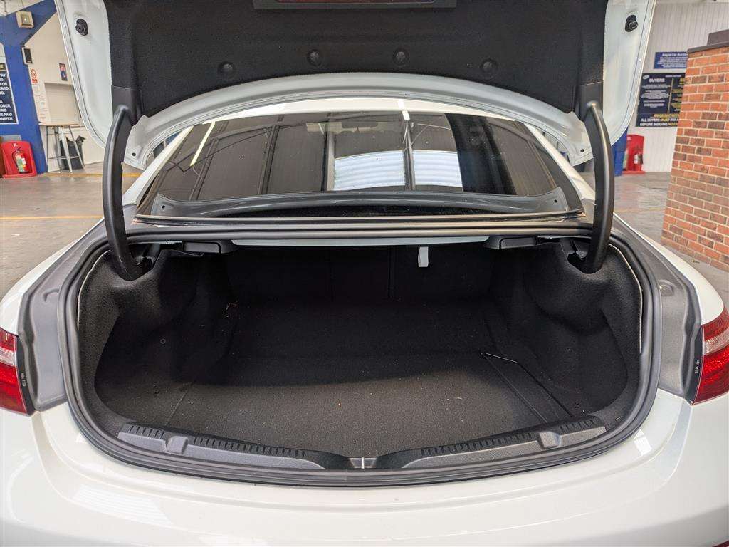 <p>2019 MERCEDES-BENZ E 220 D AMG LINE AUTO</p>