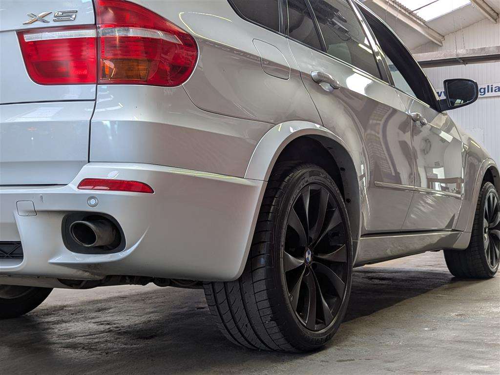 <p>2010 BMW X5 XDRIVE 30D MSPORT 7S A</p>