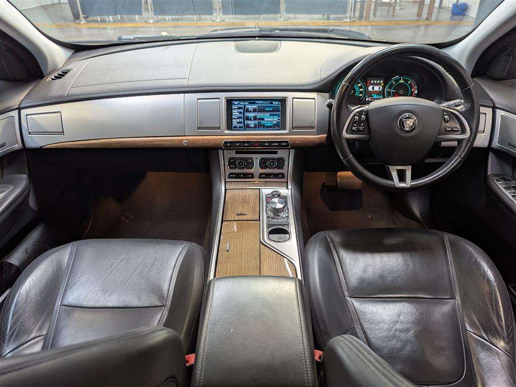 <p>2014 JAGUAR XF PREMIUM LUXURY D AUTO</p>