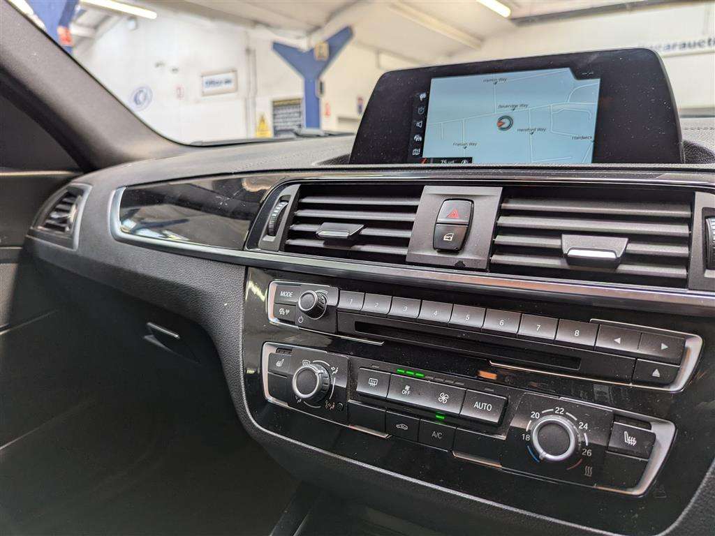 <p>2017 BMW 220D M SPORT AUTO</p>