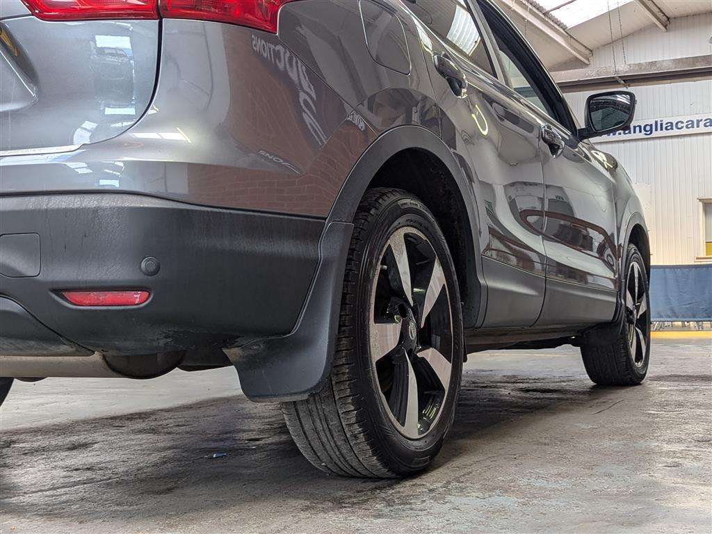 <p>2017 NISSAN QASHQAI N-TEC + DCI</p>