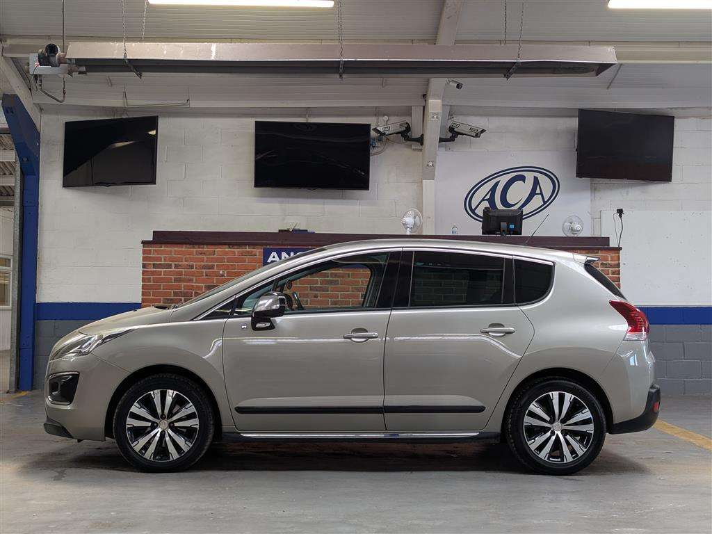 <p>2015 PEUGEOT 3008 ALLURE HYBRID4 AUTO</p>
