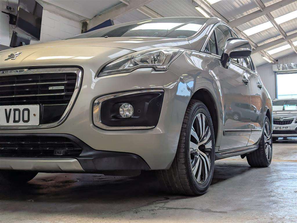 <p>2015 PEUGEOT 3008 ALLURE HYBRID4 AUTO</p>