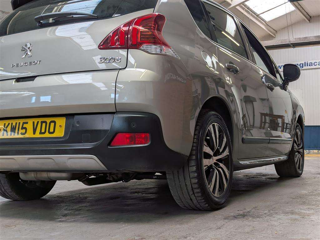 <p>2015 PEUGEOT 3008 ALLURE HYBRID4 AUTO</p>