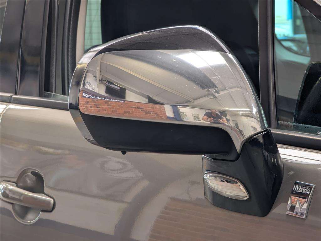 <p>2015 PEUGEOT 3008 ALLURE HYBRID4 AUTO</p>