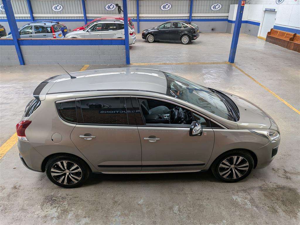 <p>2015 PEUGEOT 3008 ALLURE HYBRID4 AUTO</p>