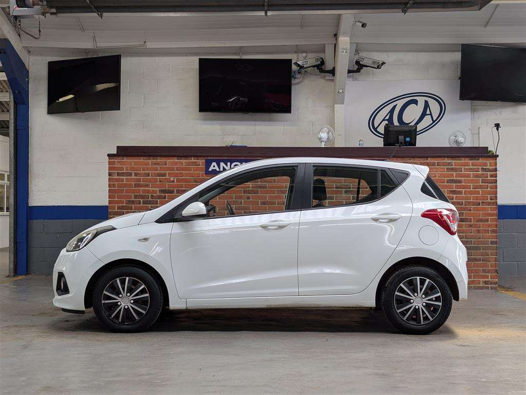 <p>2015 HYUNDAI I10 SE</p>