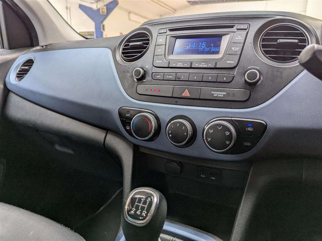 <p>2015 HYUNDAI I10 SE</p>