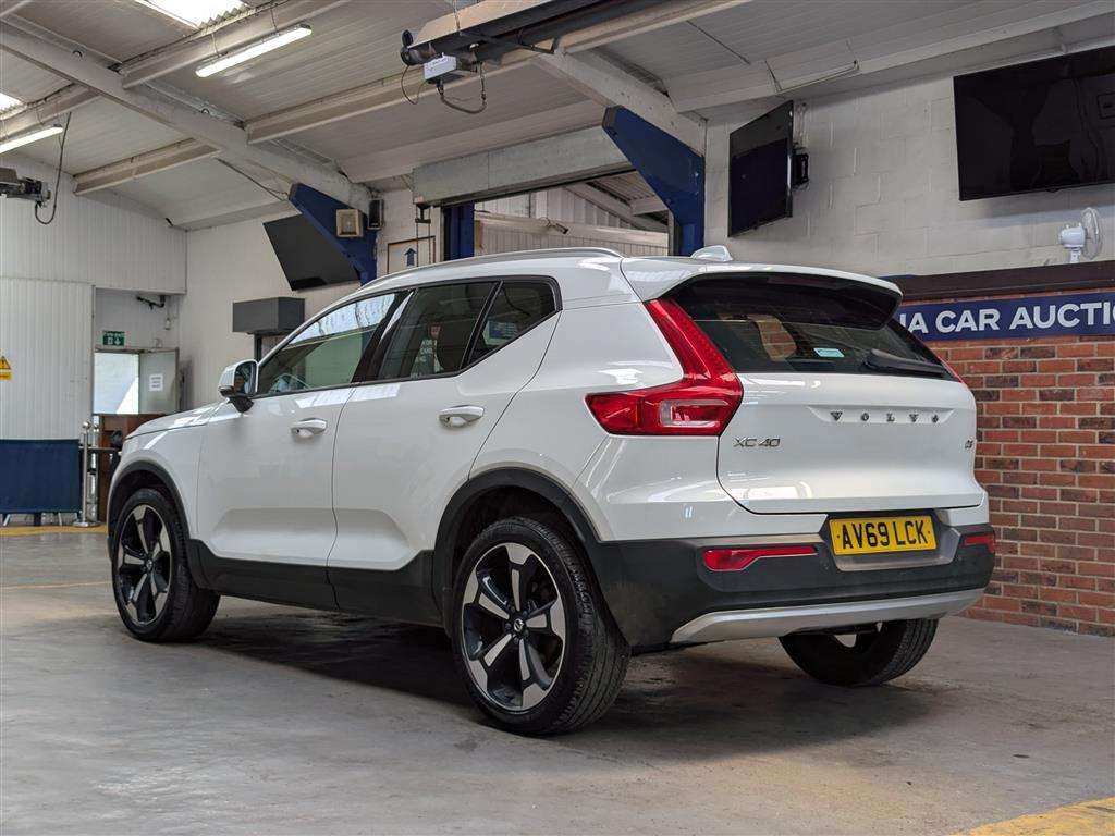<p>2020 VOLVO XC40 MOMENTUM D3</p>