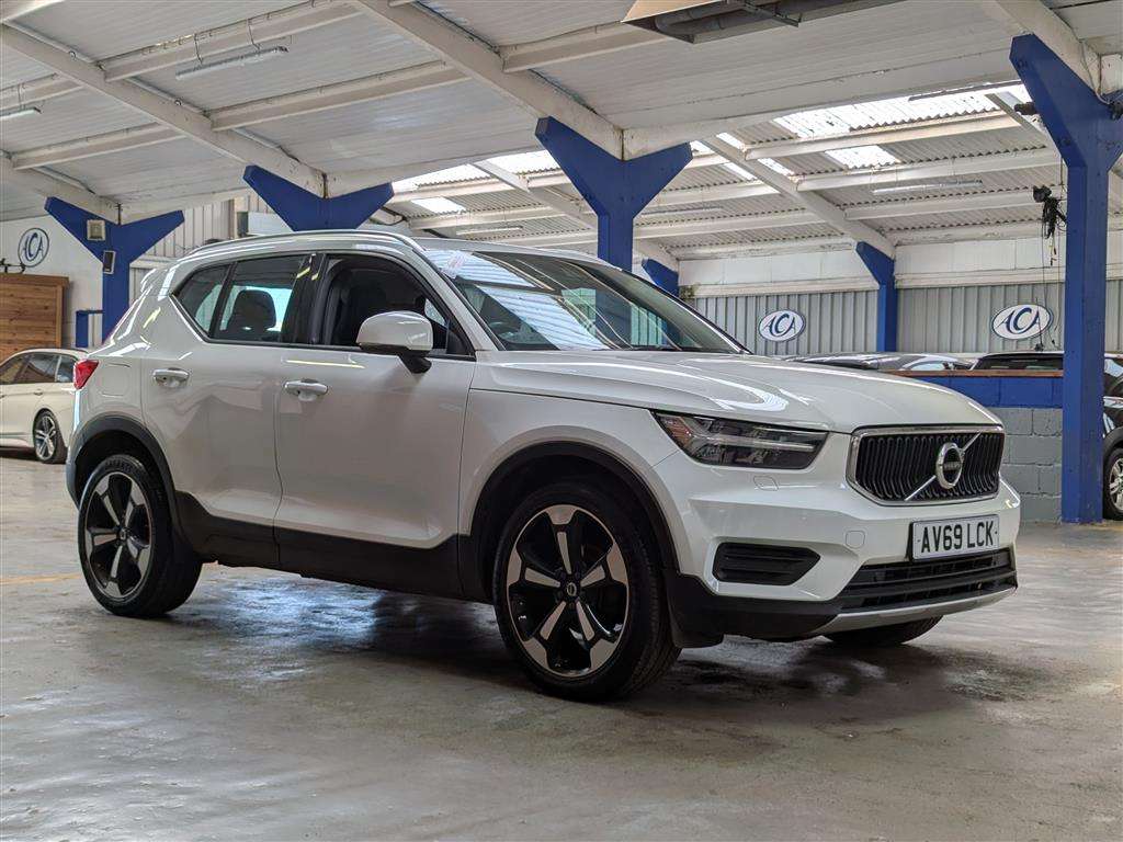 <p>2020 VOLVO XC40 MOMENTUM D3</p>