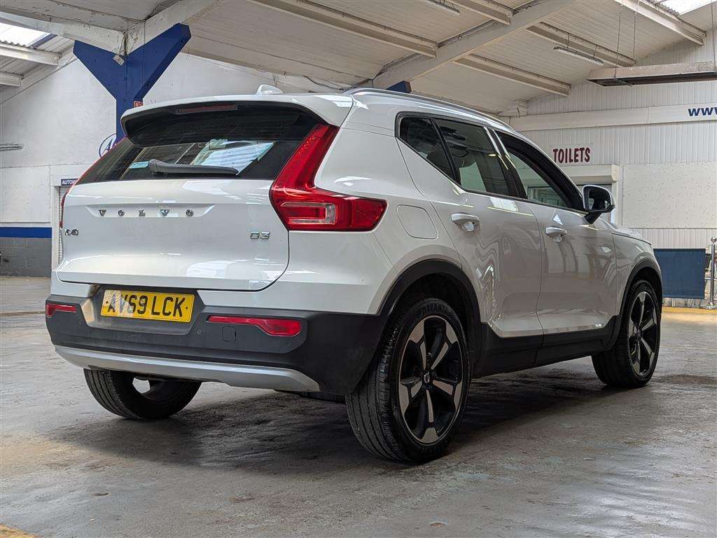 <p>2020 VOLVO XC40 MOMENTUM D3</p>