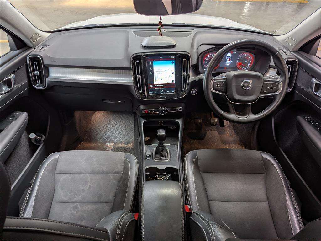 <p>2020 VOLVO XC40 MOMENTUM D3</p>