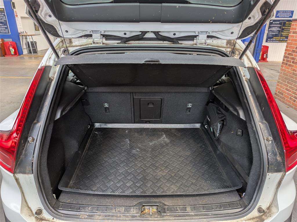 <p>2020 VOLVO XC40 MOMENTUM D3</p>