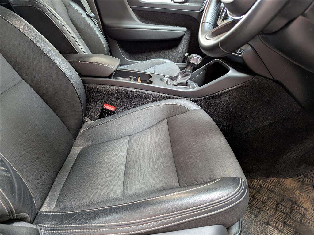 <p>2020 VOLVO XC40 MOMENTUM D3</p>