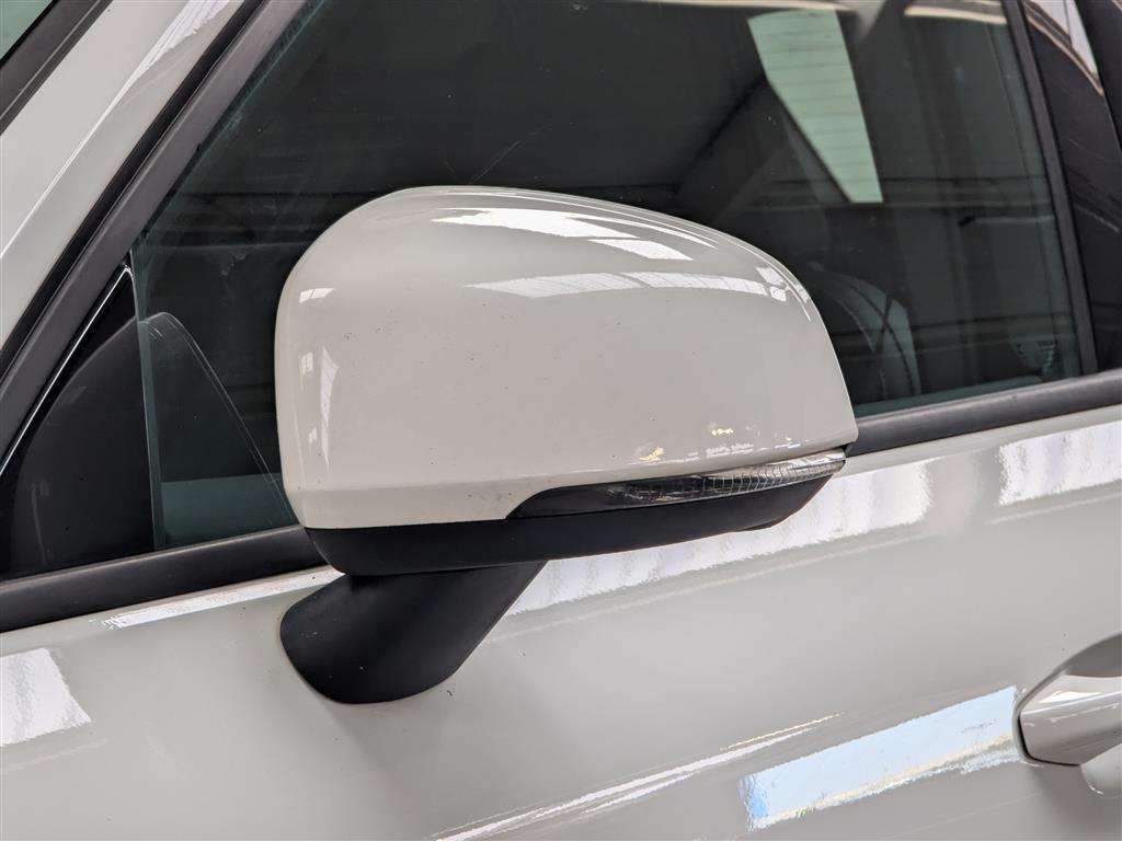 <p>2020 VOLVO XC40 MOMENTUM D3</p>