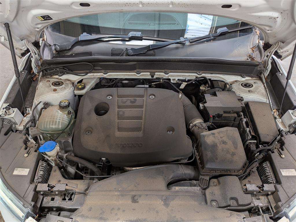<p>2020 VOLVO XC40 MOMENTUM D3</p>
