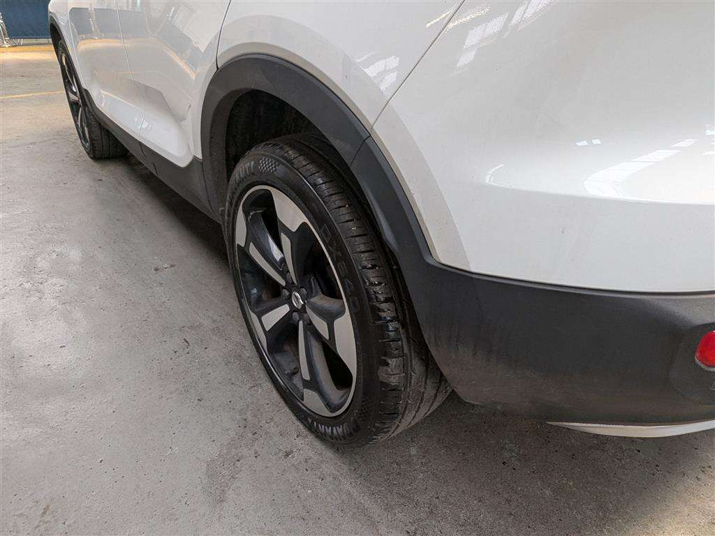 <p>2020 VOLVO XC40 MOMENTUM D3</p>