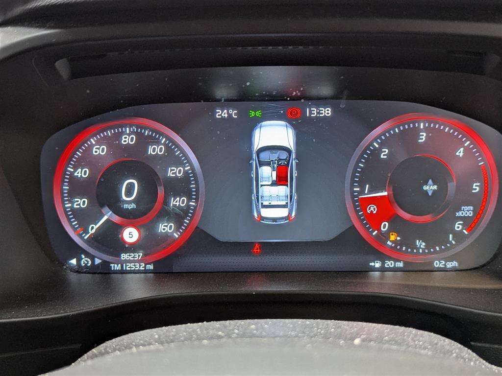 <p>2020 VOLVO XC40 MOMENTUM D3</p>