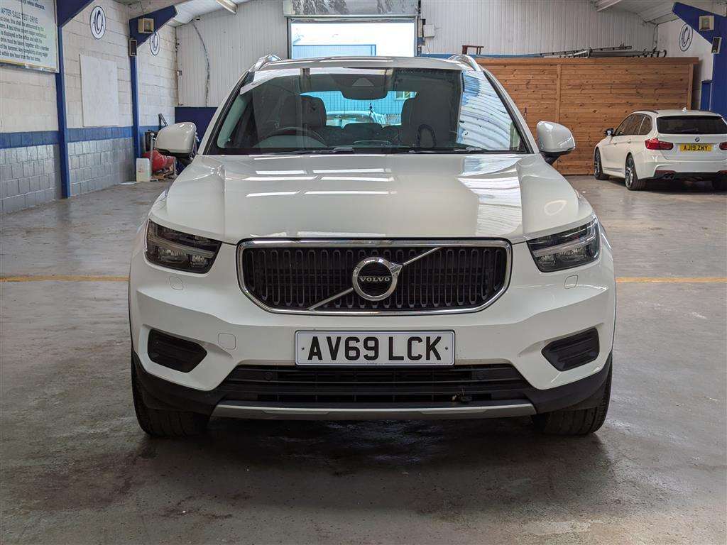 <p>2020 VOLVO XC40 MOMENTUM D3</p>