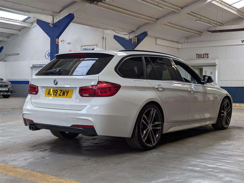 <p>2019 BMW 320D M SPORT SHADOW EDITI</p>